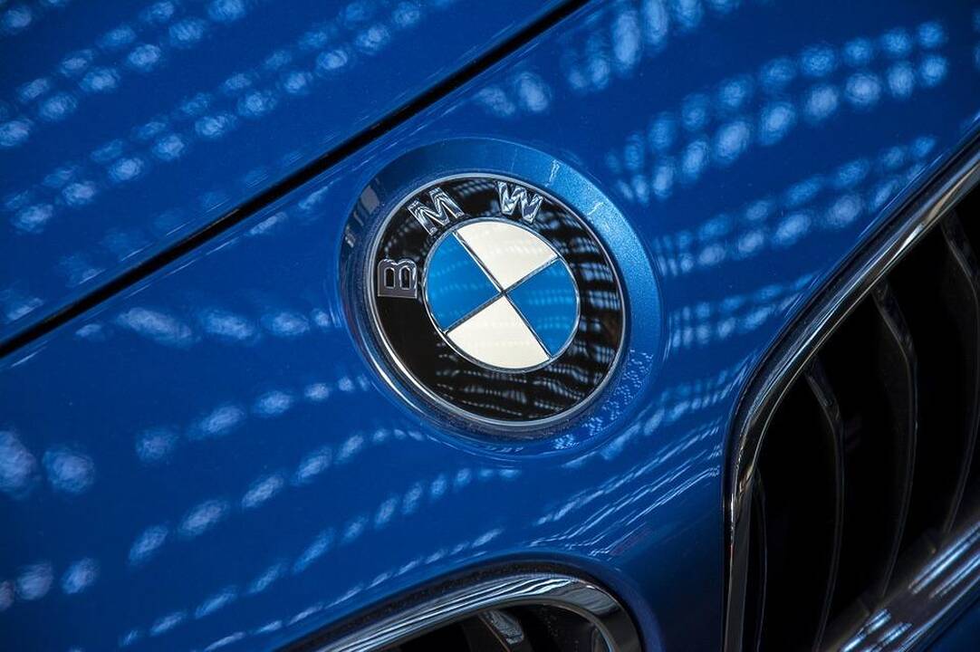 Prie BMW vairo – girtas vairuotojas, turėjęs neteisėtą ginklą