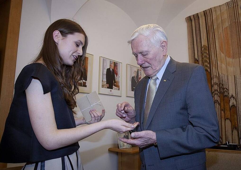Valdas Adamkus (kairėje), Ieva Zasimauskaitė ir jos vyras Marius Kiltinavičius