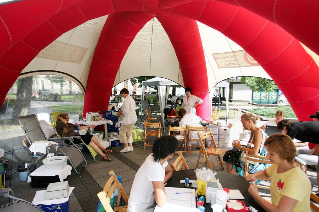 Lietuvoje daugėja neatlygintinų ir nuolatinių kraujo donorų