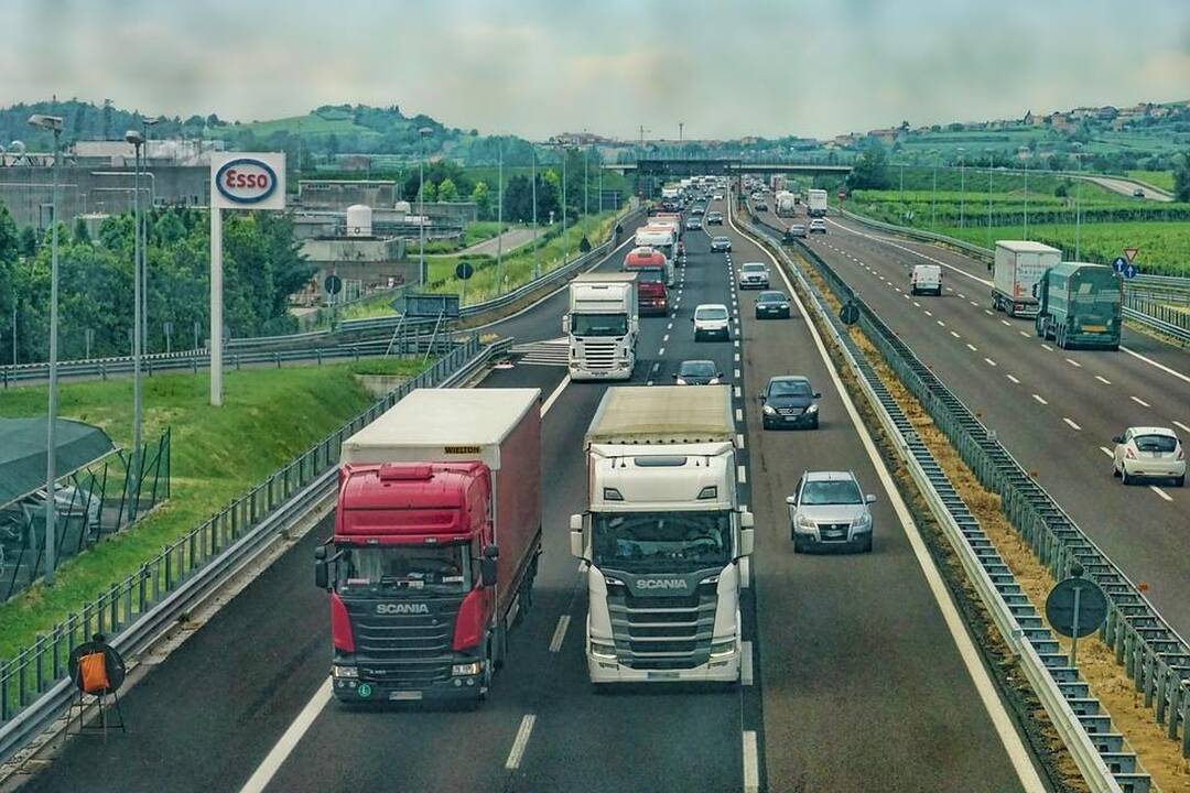 EP nustatė precedento neturinčias sunkvežimių išmetamųjų teršalų ribas