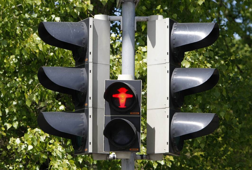 Išliks: perėja Liepojos gatvėje šalia sankryžos su P.Lideikio gatve bus reguliuojama nauju valdikliu, vokiškas žmogeliukas šviesoforo sekcijose nebus keičiamas.