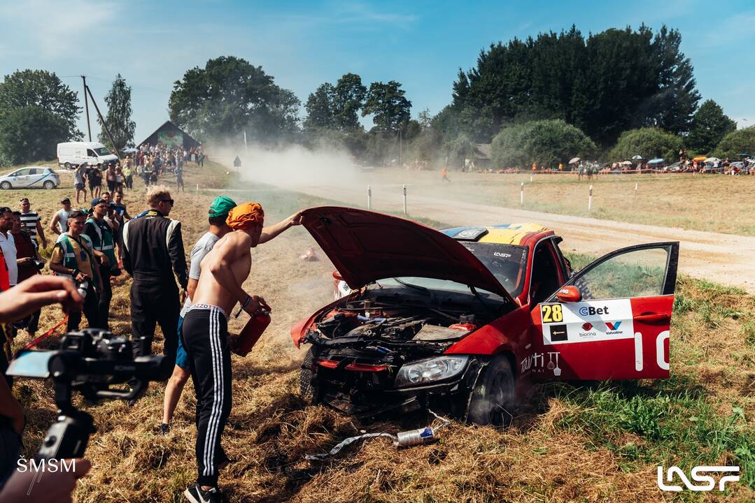 Ekipažas: D.Butvilas (dešinėje) ir R.Vaitkevičius – Lietuvos ralio čempionato lyderiai.