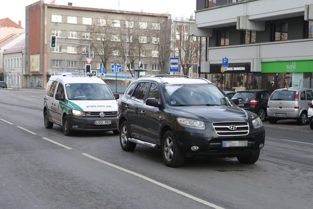 Vidurdienį Klaipėdos centre – girtutėlis vairuotojas