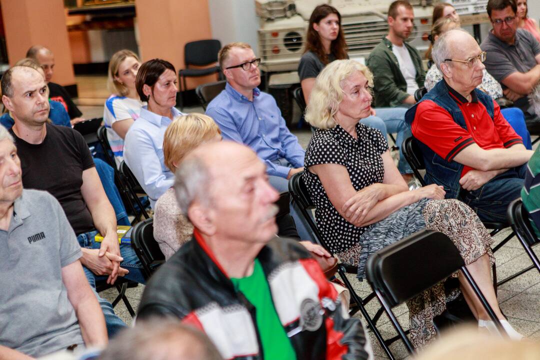 Tabu: apie tai, ką matė, bet neaprašė knygoje, A. Kumpis nenorėjo kalbėti.
