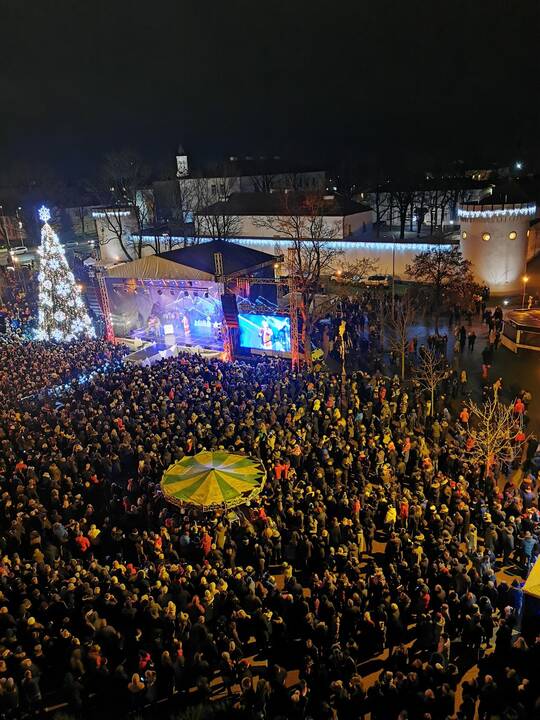 Tauragėje įžiebta Kalėdų eglė