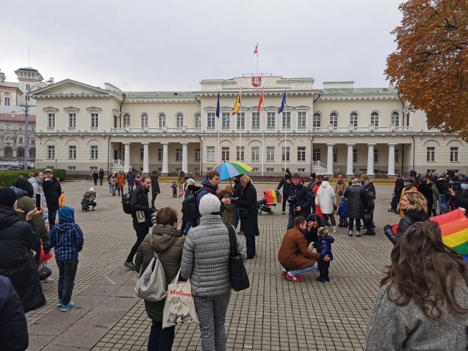 Renginys „Mamos už mamas! Palaikymo valanda Rasai Račienei“