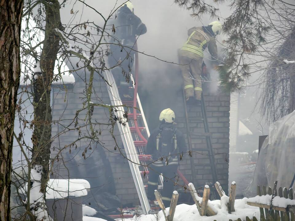 Aukštutinių Kaniūkų gatvėje – gaisras