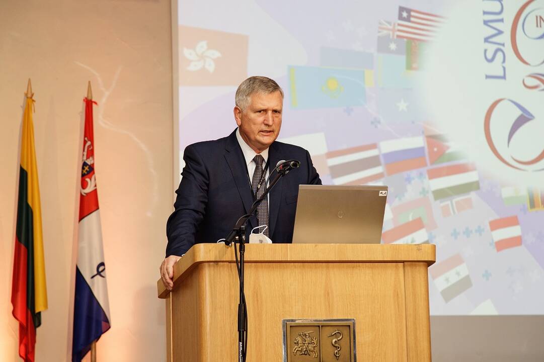 Sukaktis: spalio 10 d., minint universitetui ypatingą jubiliejų, pirmieji užsienio absolventai, taip pat esami ir buvę LSMU vadovai apžvelgė nudirbtus darbus. 