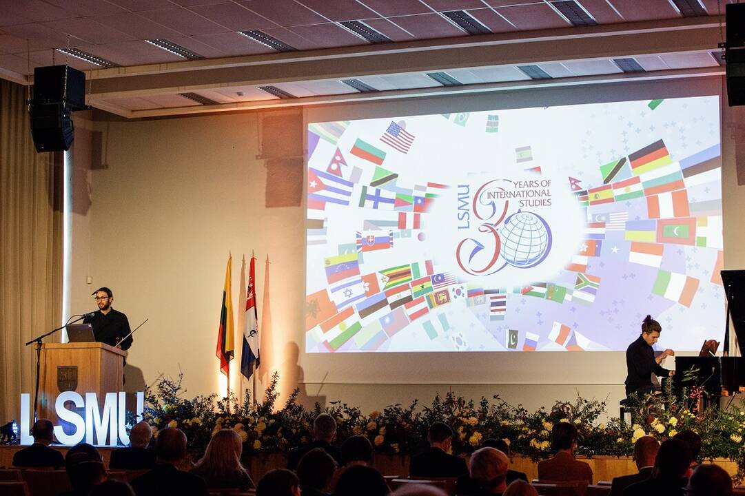 Sukaktis: spalio 10 d., minint universitetui ypatingą jubiliejų, pirmieji užsienio absolventai, taip pat esami ir buvę LSMU vadovai apžvelgė nudirbtus darbus. 