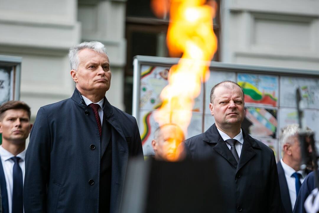 Apklausa: palankiausiai vertinamo G. Nausėdos reitingas toliau augo, į trejetą pakilo S. Skvernelis 