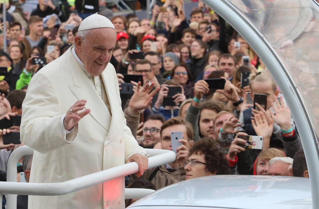 Lietuvos vyskupai kreipėsi į tikinčiuosius, kviesdami įsiklausyti į mums kalbėjusio popiežiaus Pranciškaus drąsinimus.