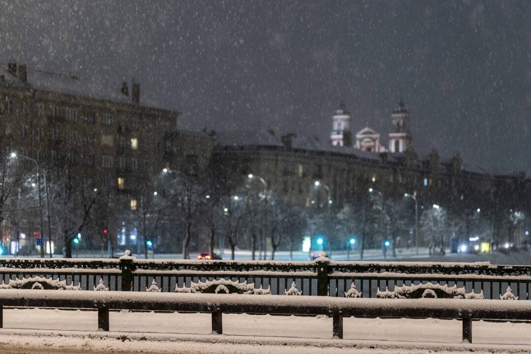 Naktį eismo sąlygas sunkins plikledis