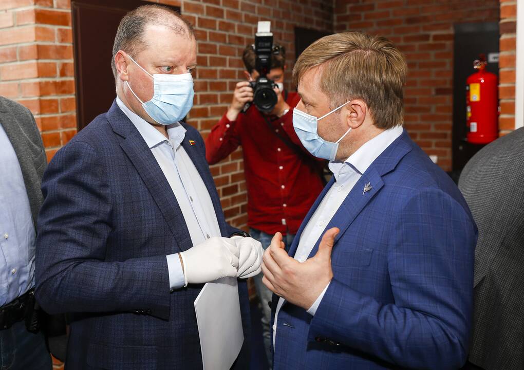 Saulius Skvernelis (kairėje) ir Ramūnas Karbauskis