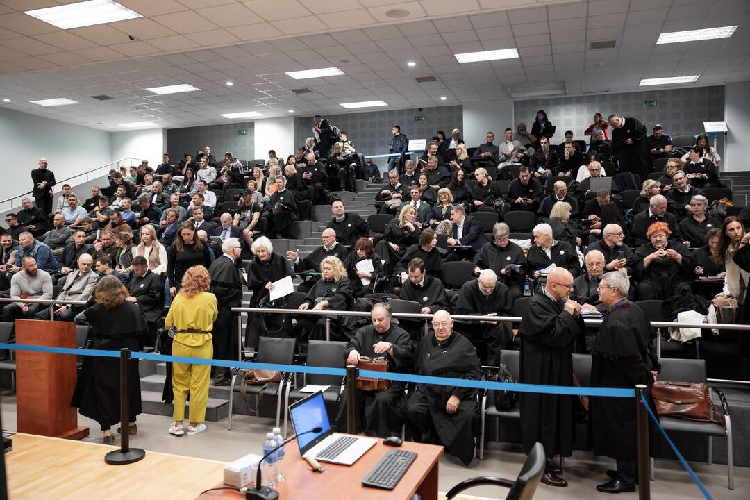 Asociatyvi nuotrauka iš posėdžio