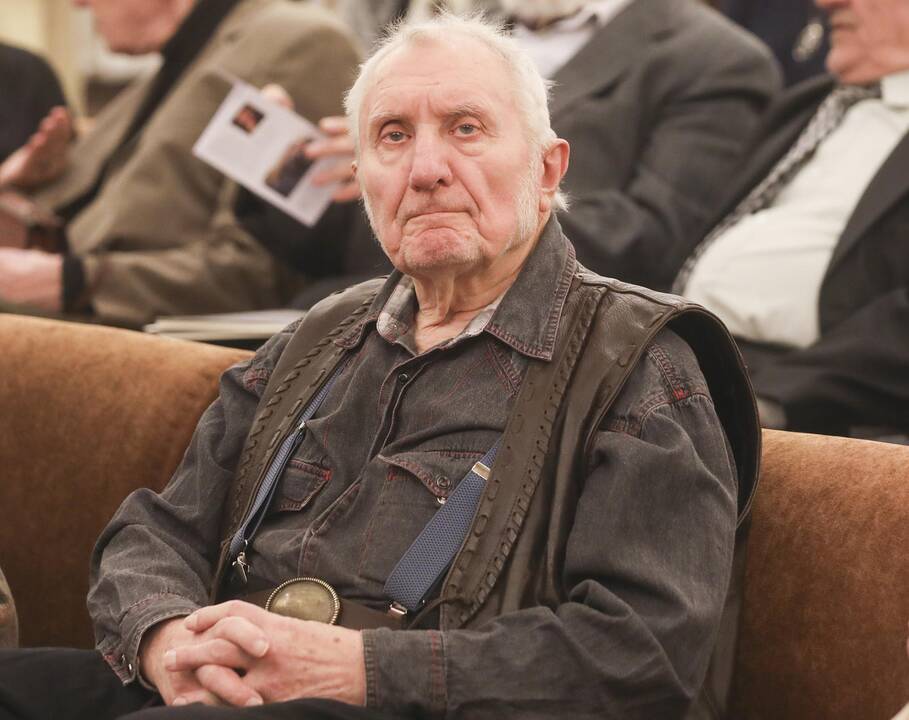 Zinas Kazėnas