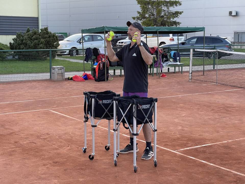 Eiga: kardioteniso treniruotėse tenisui būdingus momentus keičia treniruotės vadinamosiose stotelėse.