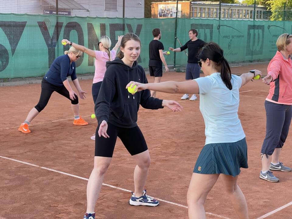 Eiga: kardioteniso treniruotėse tenisui būdingus momentus keičia treniruotės vadinamosiose stotelėse.