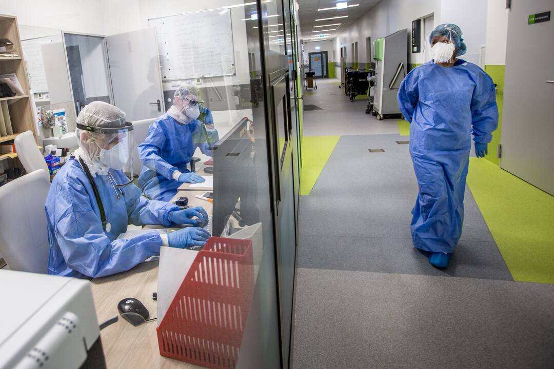 Abu nauji koronaviruso atvejai susiję su Santaros klinikomis