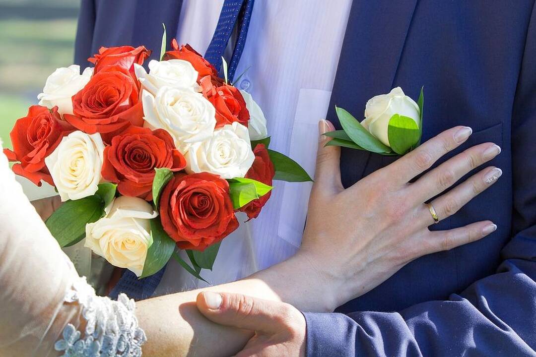 Vasara – vestuvių metas: kada privalu deklaruoti dovanas