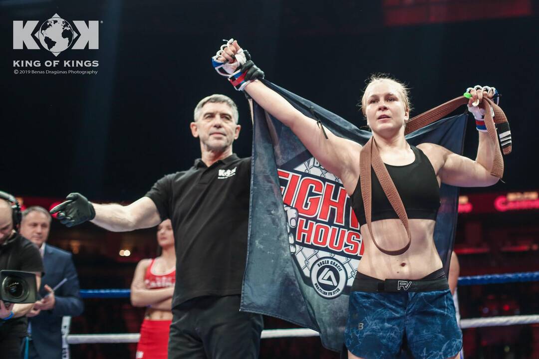 J. Stoliarenko žengia dar vieną žingsnį UFC link: pasirašyta sutartis su „Invicta FC“