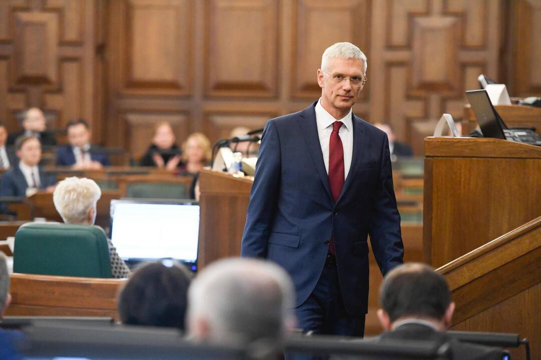 Krišjanis Karinis (viduryje)