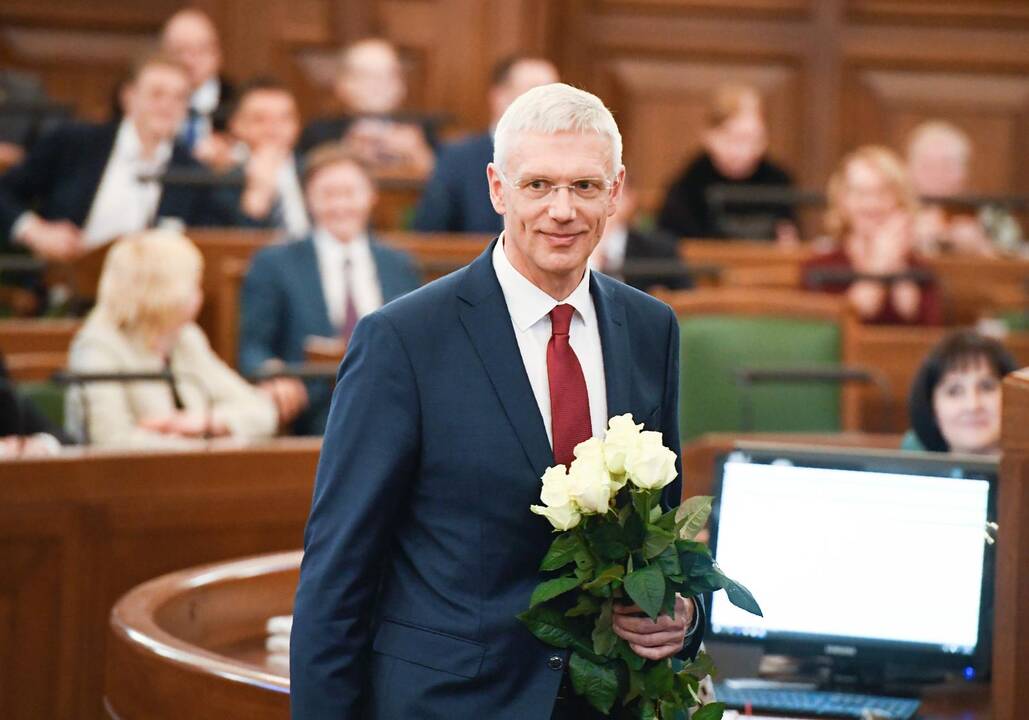 Krišjanis Karinis (viduryje)