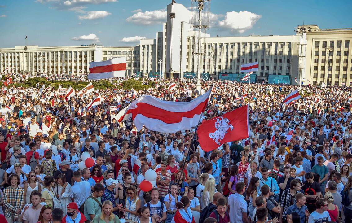 Protesto mitingas Minske pritraukė šimtus tūkstančių žmonių