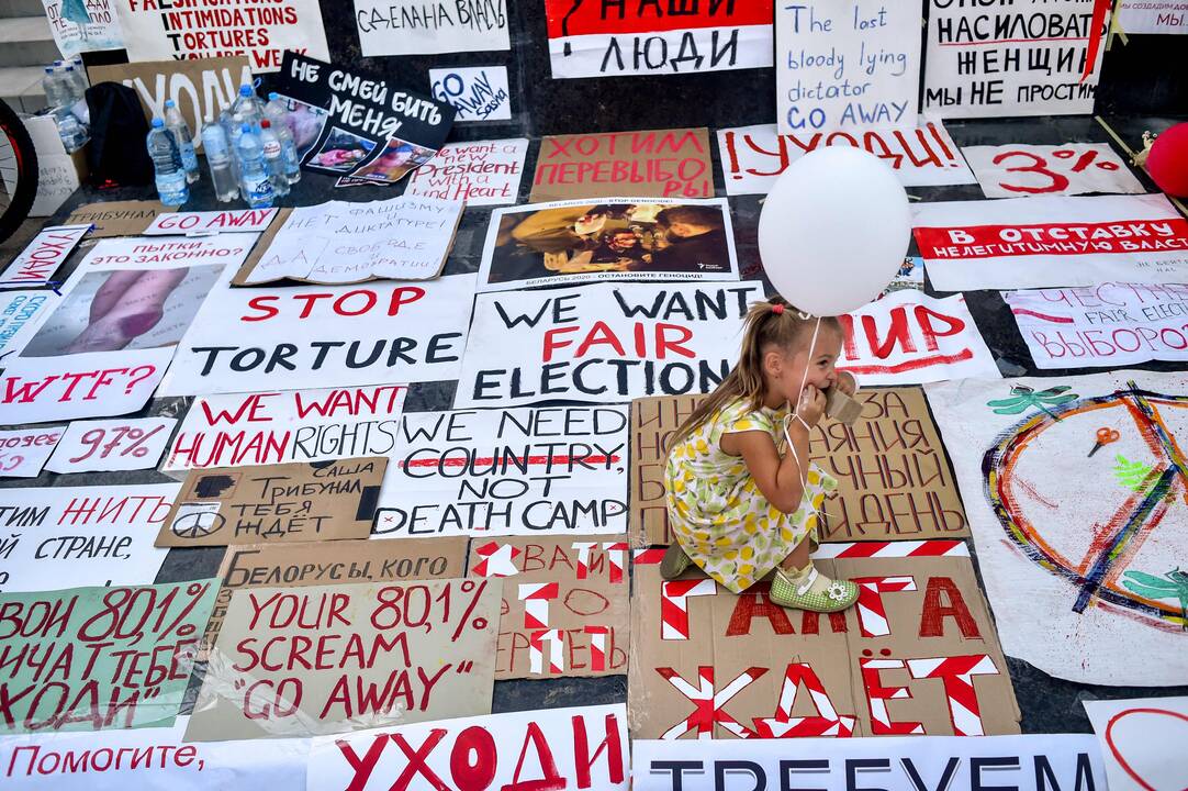 Protesto mitingas Minske pritraukė šimtus tūkstančių žmonių