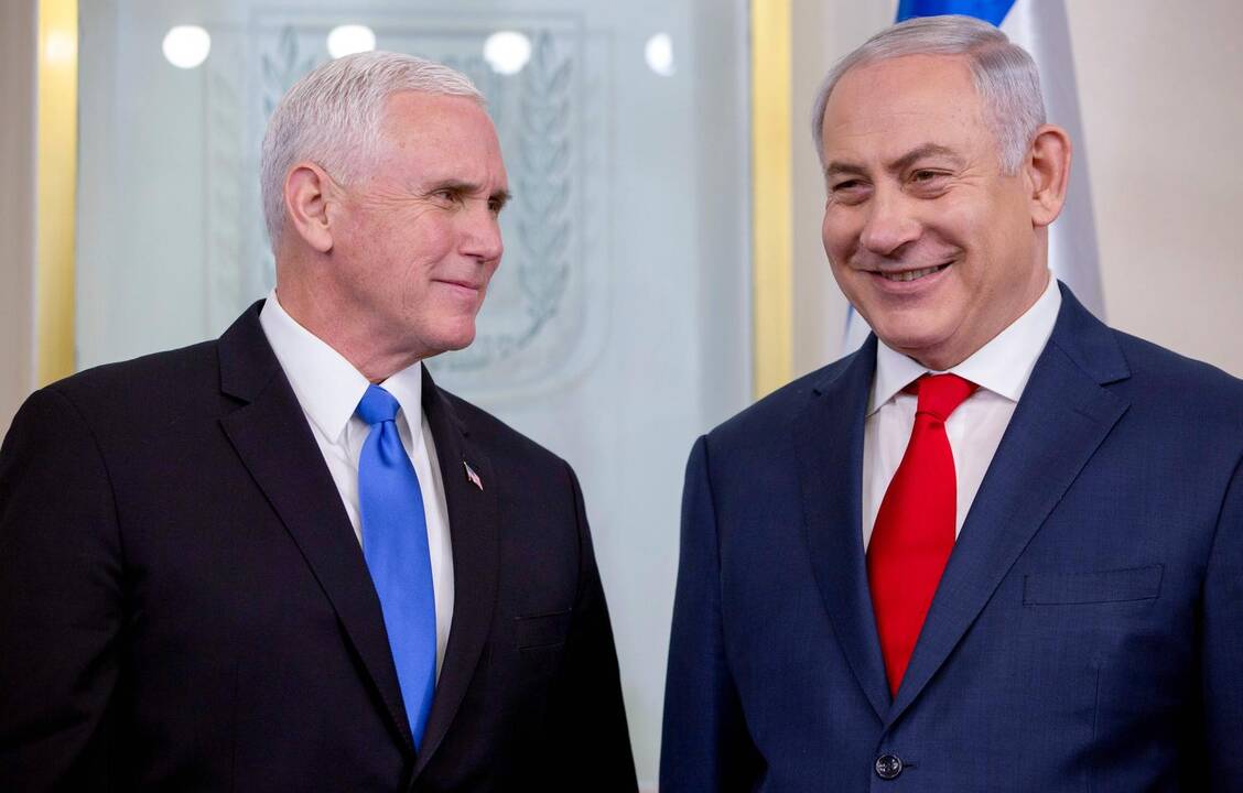 Mike'as Pence'as ir Benjaminas Netanyahu