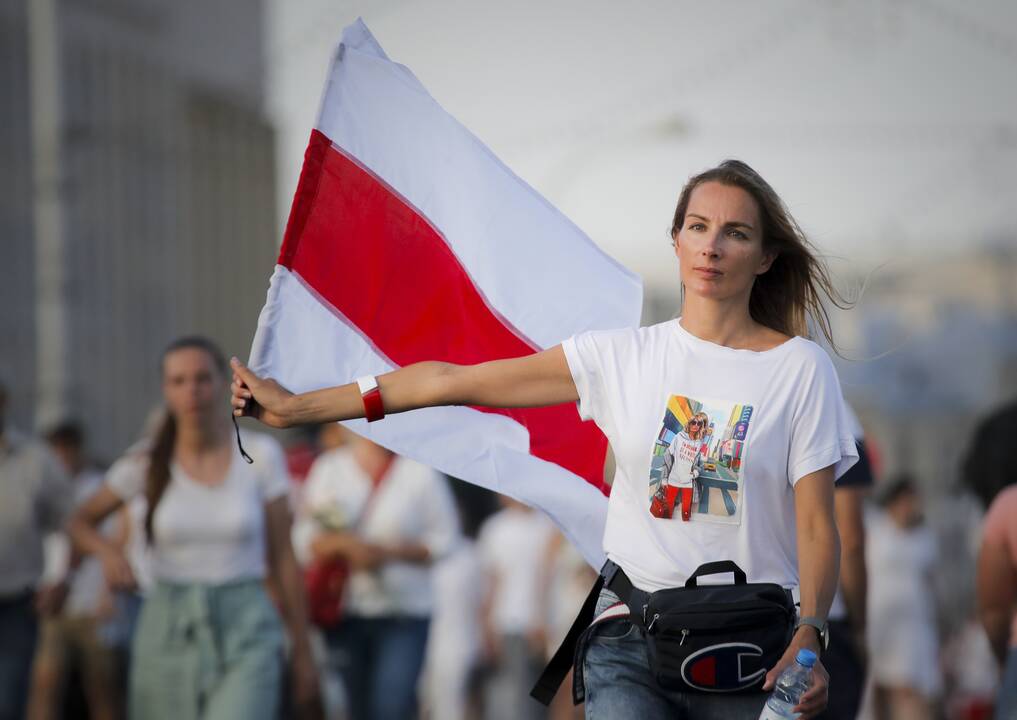 Protesto mitingas Minske pritraukė šimtus tūkstančių žmonių