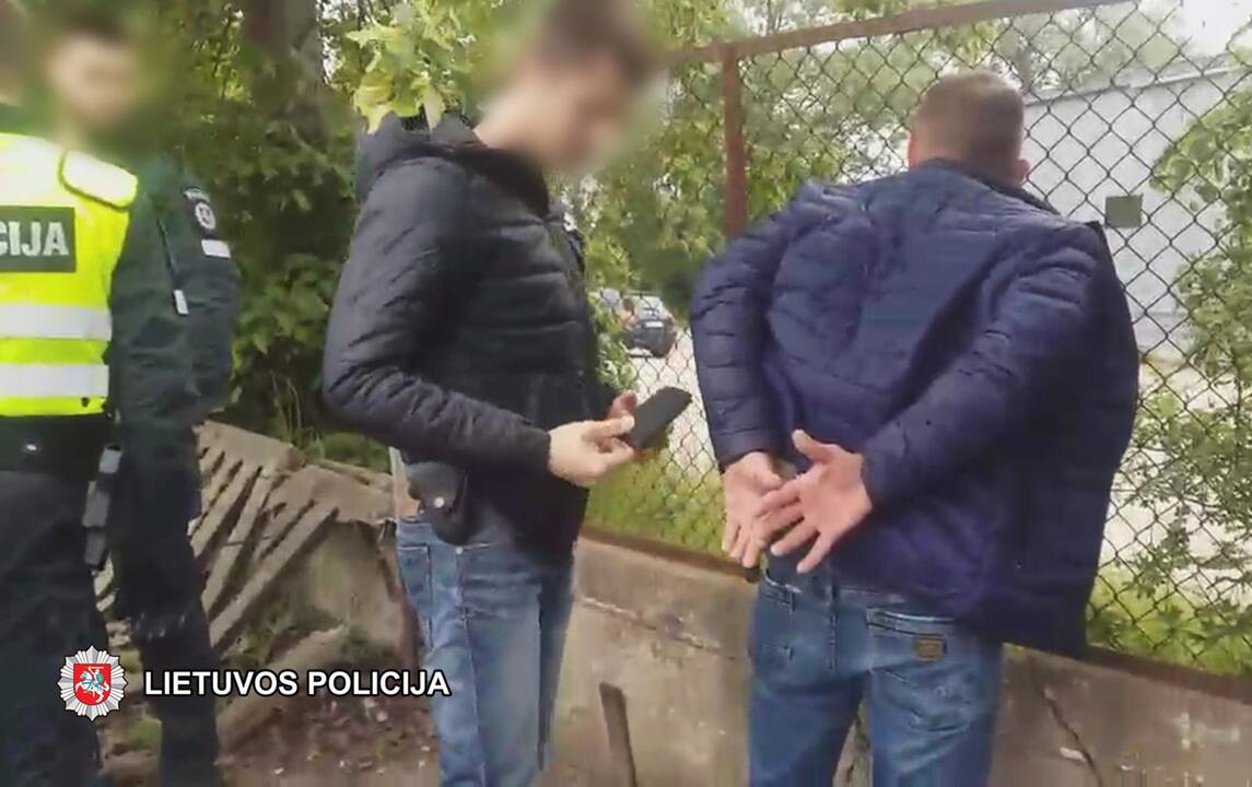 Įkliuvo sukčiai, bandę iš senolio atimti tūkstantinę sumą