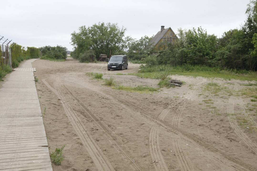 Tuščia: dabar atrodo, kad porą metų vaizdą bjaurojusių konteinerių nė nebuvo.