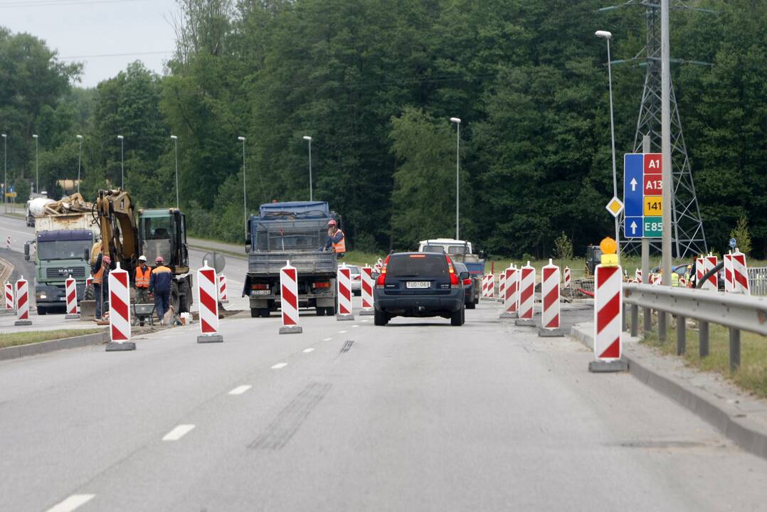 Painiava: paklusę kelio ženklui, vairuotojai netrukus suprato, kad persirikiavo be reikalo.