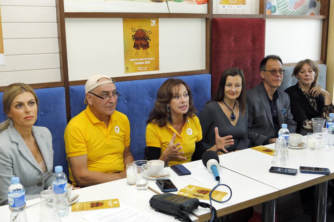 Kvietimas: festivalio organizatoriai ir garbės svečiai ragino pasinaudoti galimybe pamatyti unikalius filmus.