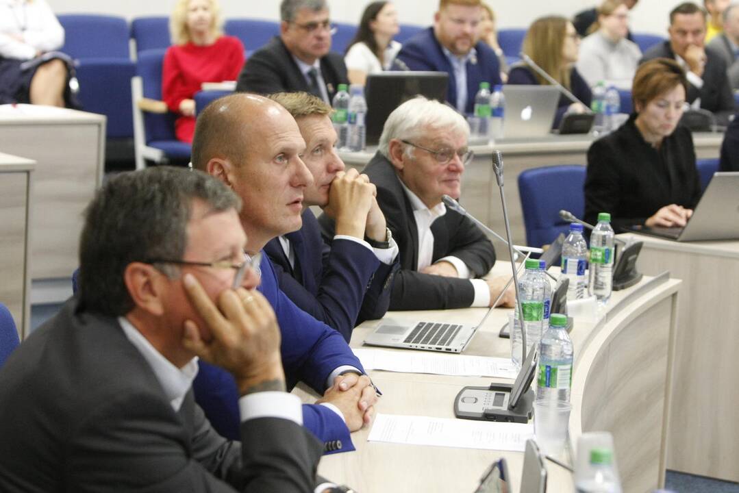 Permainos: per aštuonis mėnesius Klaipėdos miesto taryboje dėl įvairių priežasčių pasikeitė keturi politikai.