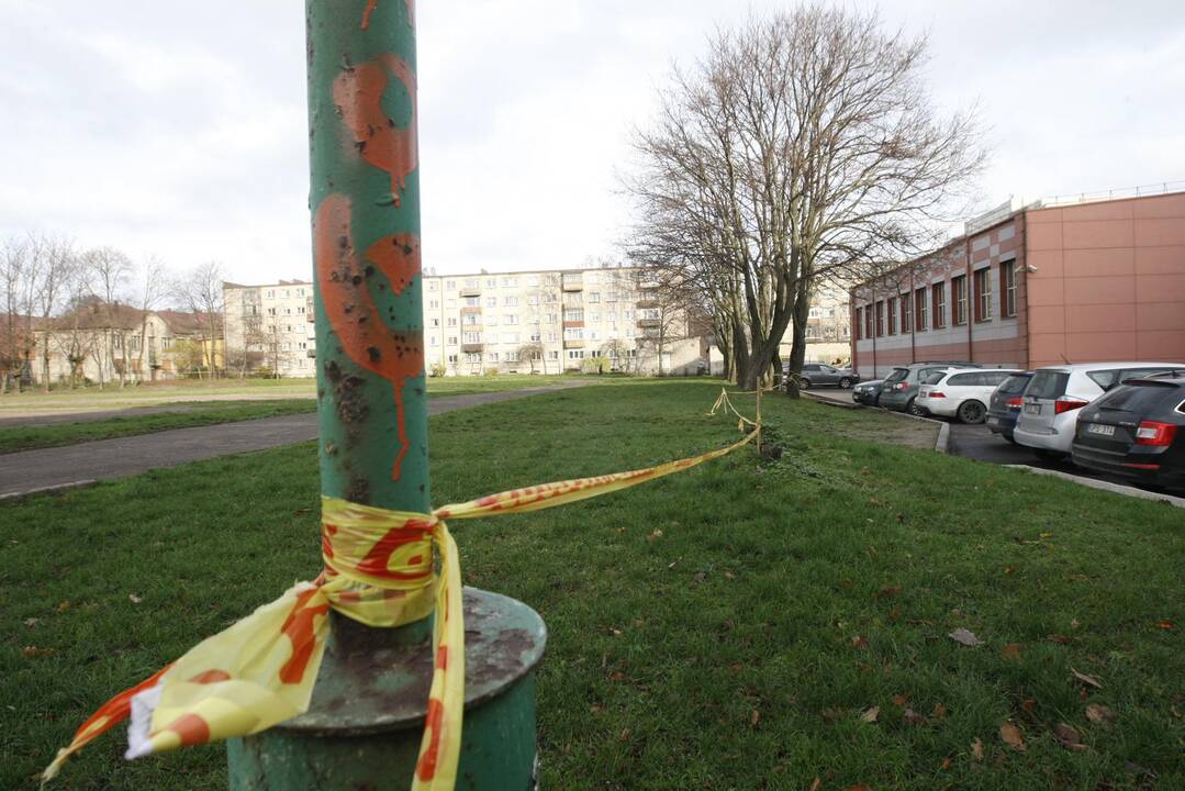 Stabdis: dėl koronaviruso darbus sustabdžius aplinkos tyrimų laboratorijoms, teks ilgiau palaukti ir tyrimų dėl taršos chromu uostamiestyje rezultatų.