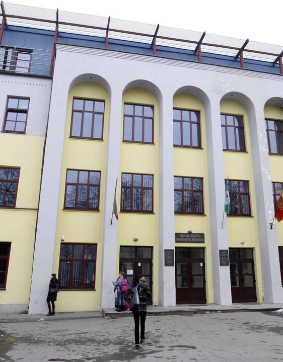 Atstatė: S.Dacho vardas mokyklai grąžintas 1995 m.