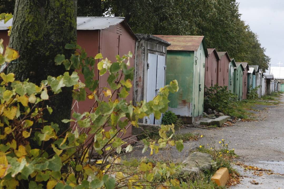 Reikalavimas: savivaldybės potvarkiu, per pustrečio mėnesio Minijos g. esančių metalinių garažų savininkai privalo savo turtą iš ten išsikelti.