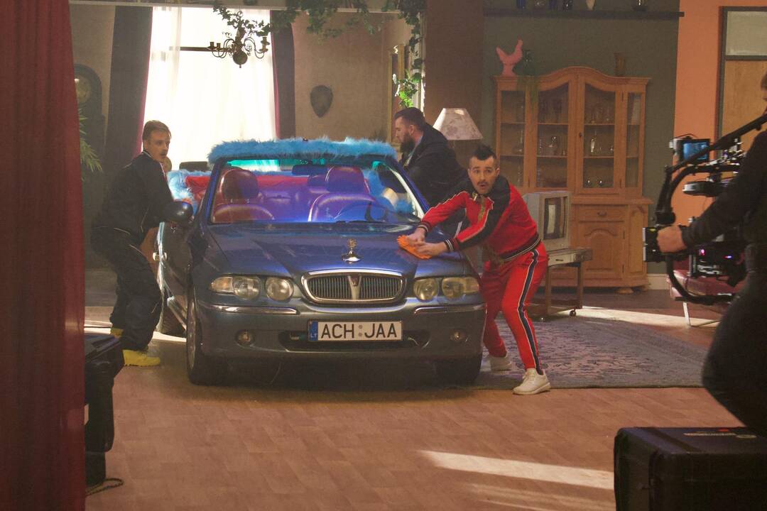 „Antikvariniai Kašpirovskio dantys“ su savo Mažule vaizdo klipo filmavime