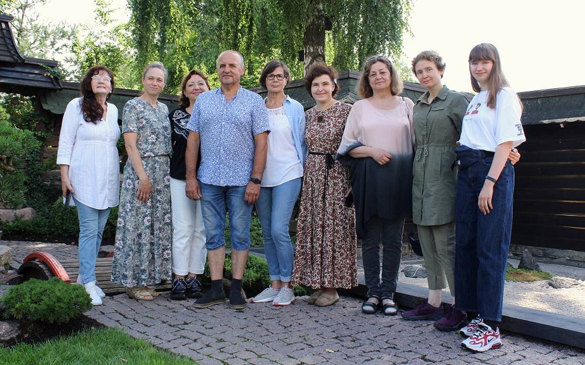 "Savo klientus paverčiame bendražygiais", – išduoda bendrystės paslaptį salono "Jaukūs namai" siela A.Kavaliauskaitė, kuriai pavyko ir šįkart įtikinti juos, kad verta paremti asociacijos veiklą. 