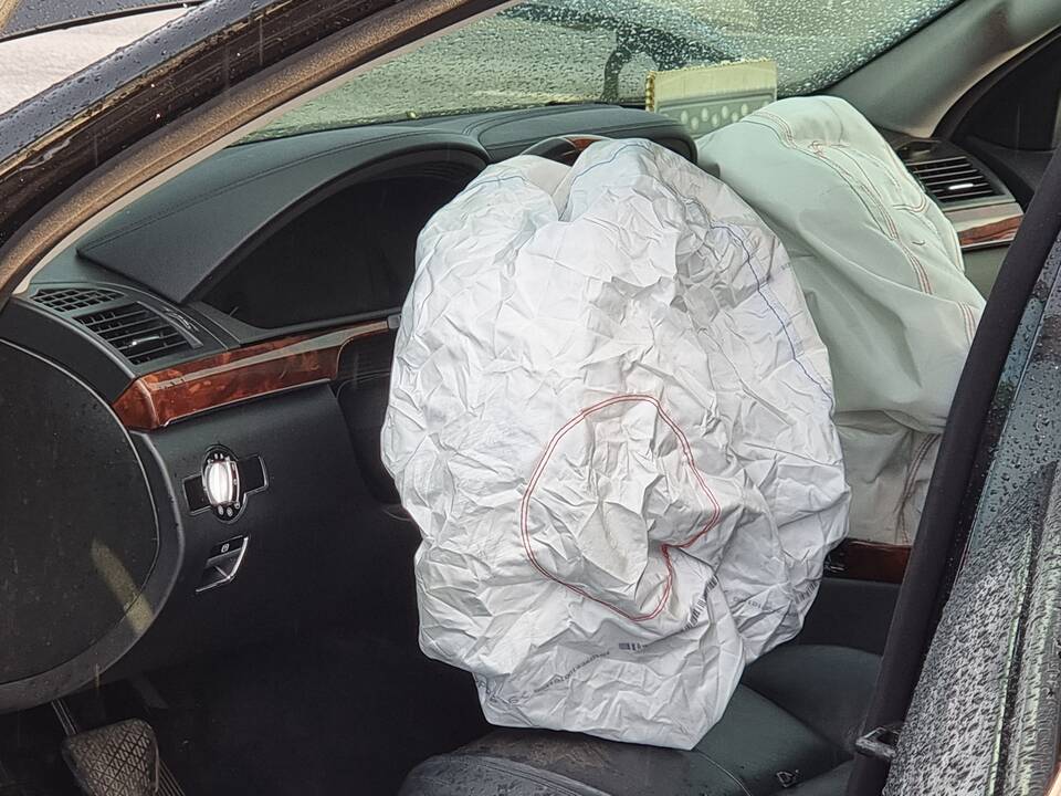 Dviejų automobilių avarija ant Varnių tilto