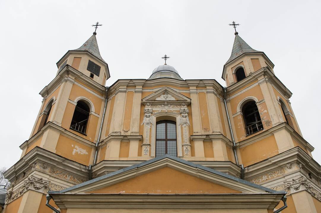 Vienybė: Vilniuje, Antakalnyje, stovinti Išganytojo bažnyčia su trinitorių vienuolynu ir Sapiegų rūmais kadaise sudarė didingą ansamblį.