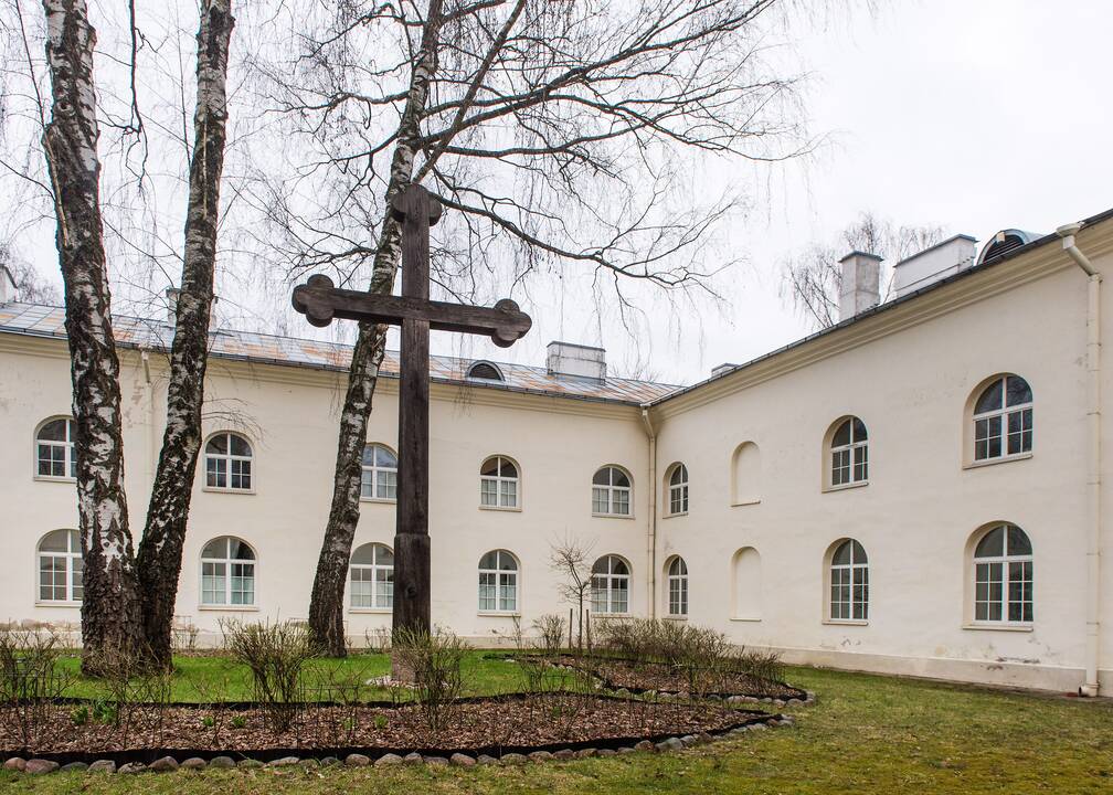 Vienybė: Vilniuje, Antakalnyje, stovinti Išganytojo bažnyčia su trinitorių vienuolynu ir Sapiegų rūmais kadaise sudarė didingą ansamblį.