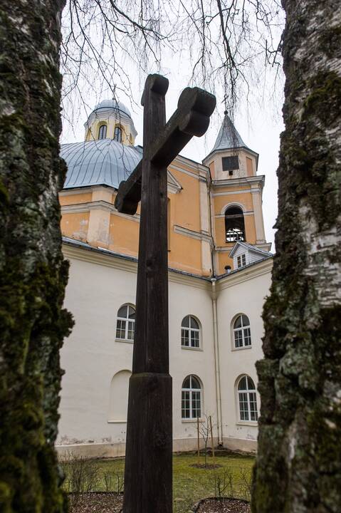 Vienybė: Vilniuje, Antakalnyje, stovinti Išganytojo bažnyčia su trinitorių vienuolynu ir Sapiegų rūmais kadaise sudarė didingą ansamblį.