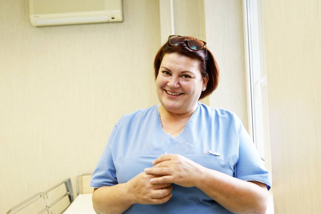 „Mes saugome savo pacientus ir save, todėl mūsų skyriuje visi yra pasiskiepiję nuo COVID-19 infekcijos“, – sakė I. Bakaitė, A. Knokneris ir A. Pileckij.