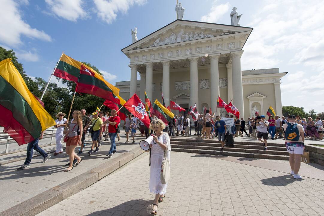Protestas prieš privalomą testavimą ir skiepus