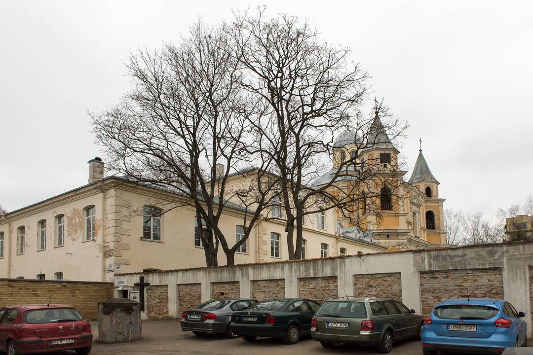 Vienybė: Vilniuje, Antakalnyje, stovinti Išganytojo bažnyčia su trinitorių vienuolynu ir Sapiegų rūmais kadaise sudarė didingą ansamblį.
