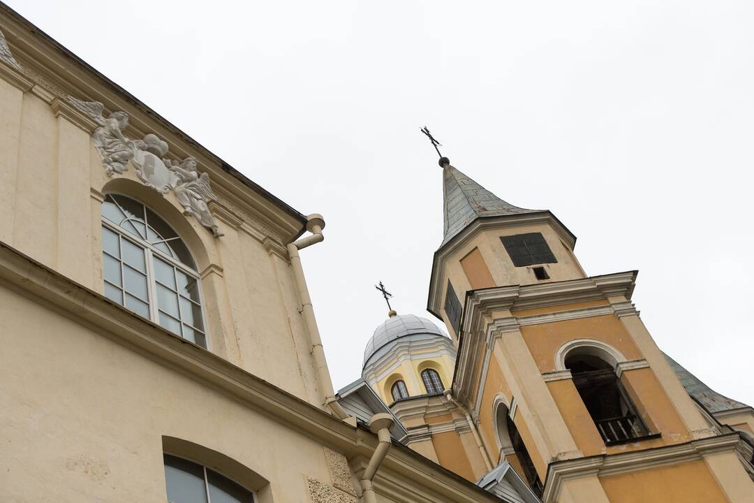 Vienybė: Vilniuje, Antakalnyje, stovinti Išganytojo bažnyčia su trinitorių vienuolynu ir Sapiegų rūmais kadaise sudarė didingą ansamblį.