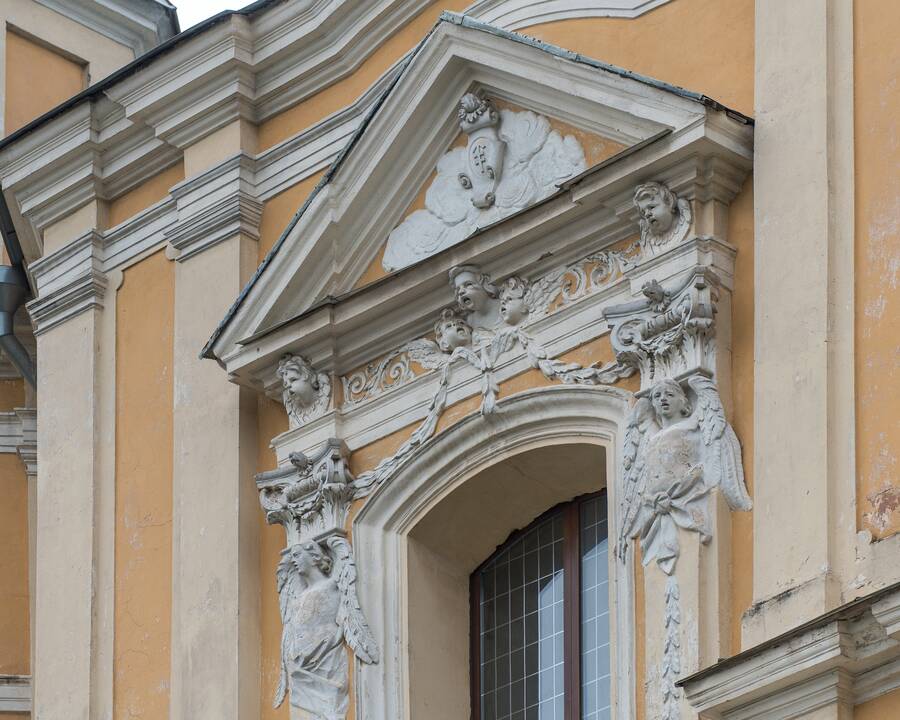 Vienybė: Vilniuje, Antakalnyje, stovinti Išganytojo bažnyčia su trinitorių vienuolynu ir Sapiegų rūmais kadaise sudarė didingą ansamblį.