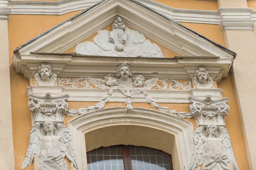 Vienybė: Vilniuje, Antakalnyje, stovinti Išganytojo bažnyčia su trinitorių vienuolynu ir Sapiegų rūmais kadaise sudarė didingą ansamblį.